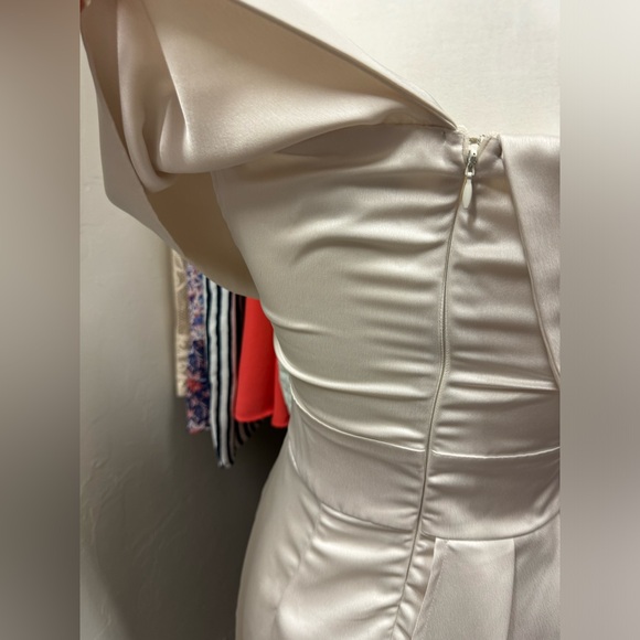 Lulu’s size small preowned satin feel mini dress - Picture 7 of 16